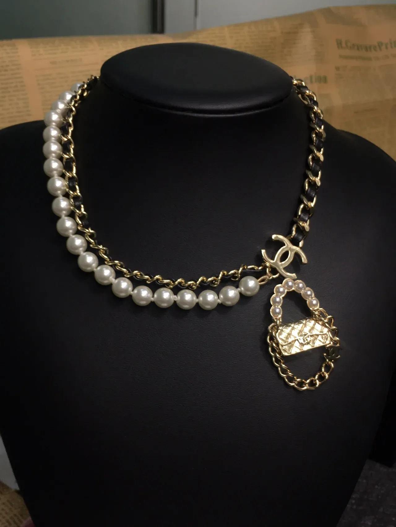 Colar Chanel Preto Dourado Corrente de Pérolas 2