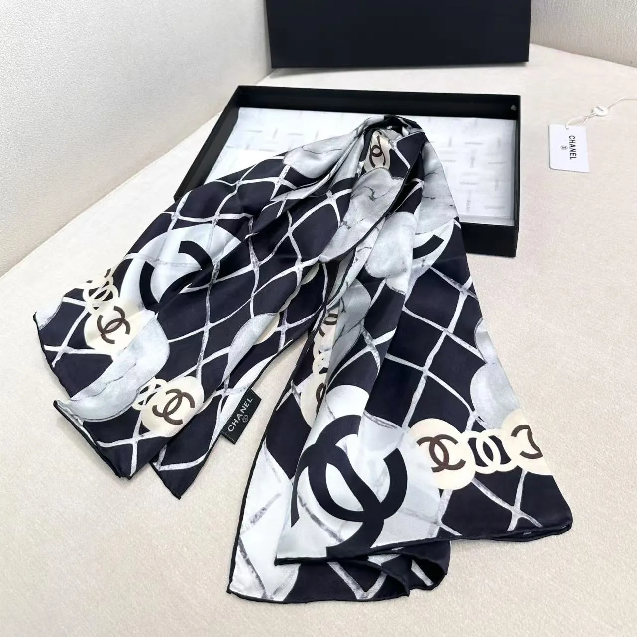 Chanel Black White Herringbone Tweed Leather Trim Blazer 4