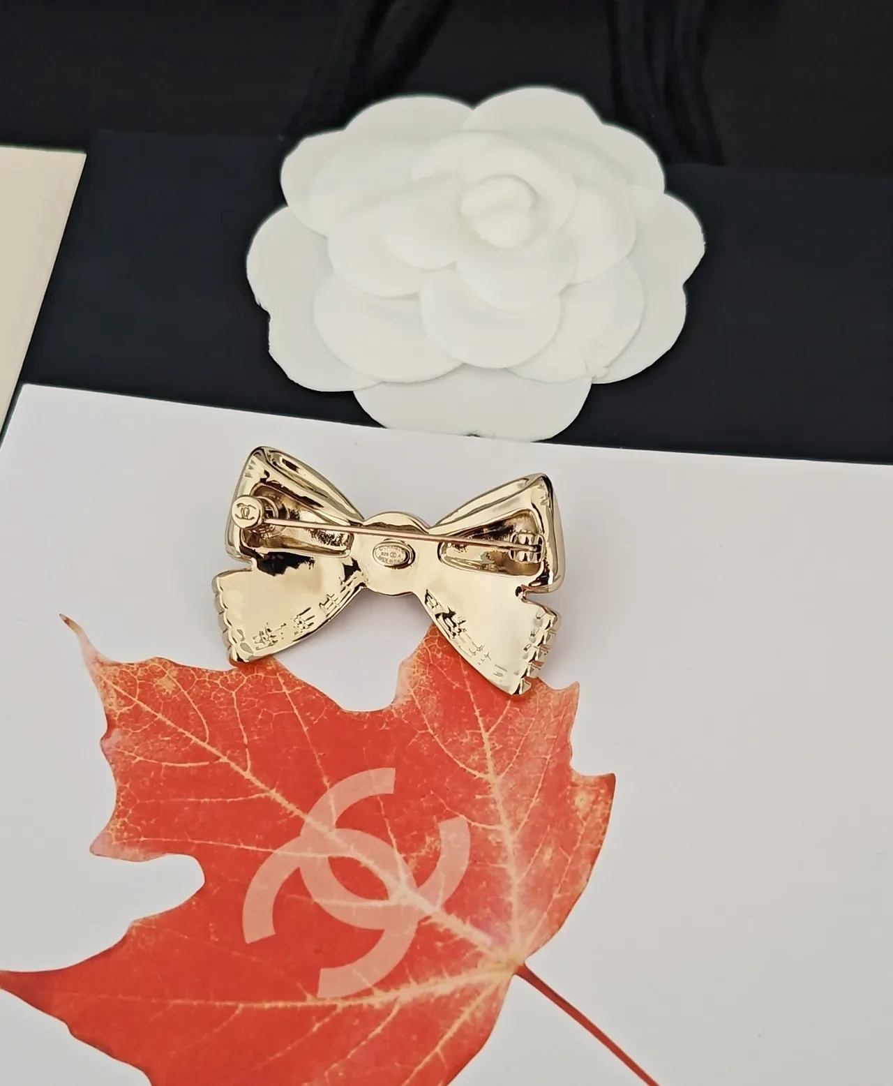 Chanel Broche Nœud Doré Perle Cristal 2