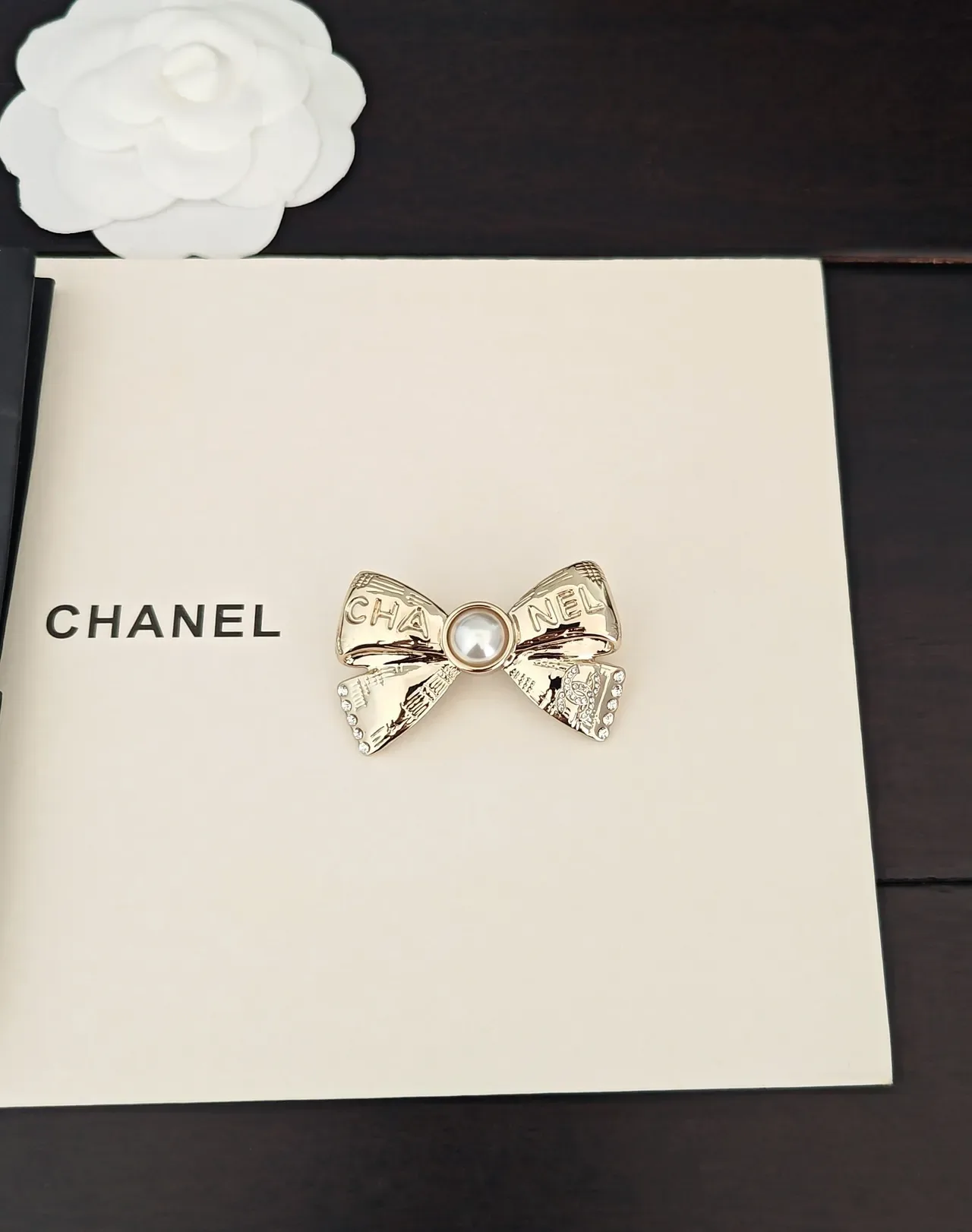Chanel Broche Nœud Doré Perle Cristal 4