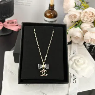 Chanel बाउ & CC सुनहरा पारदर्शी जंजीर एकसेंट हार
