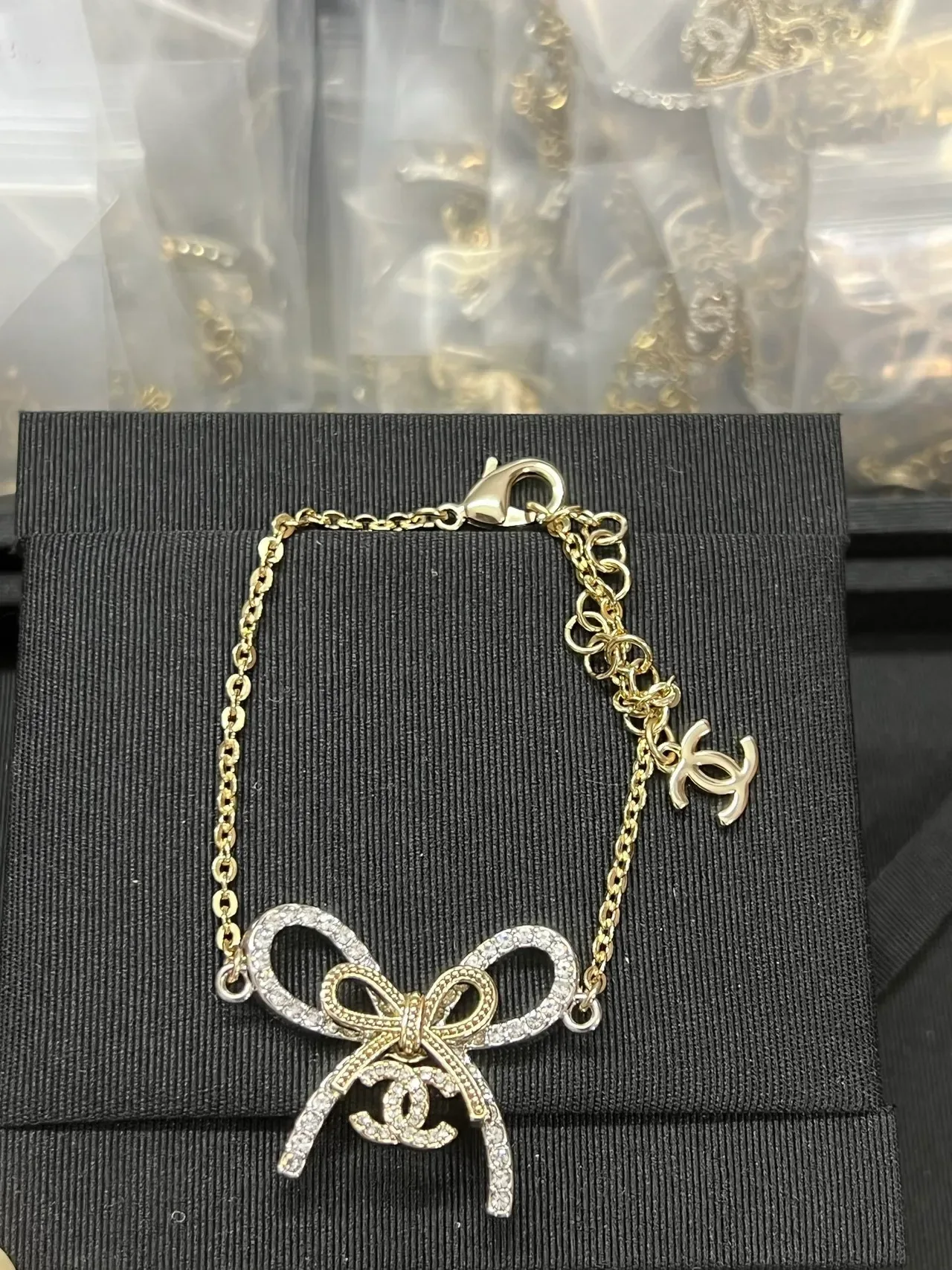 Chanel Laço Pingente de Cristal Pulseira de Corrente Dourada 2