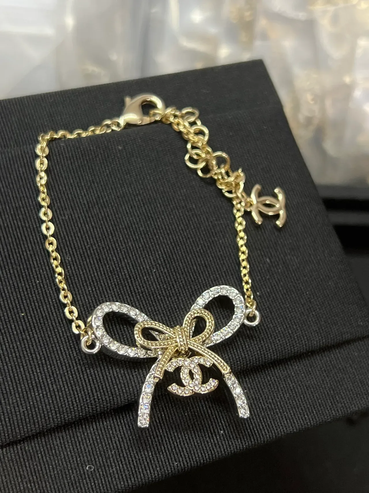 Chanel Laço Pingente de Cristal Pulseira de Corrente Dourada 3
