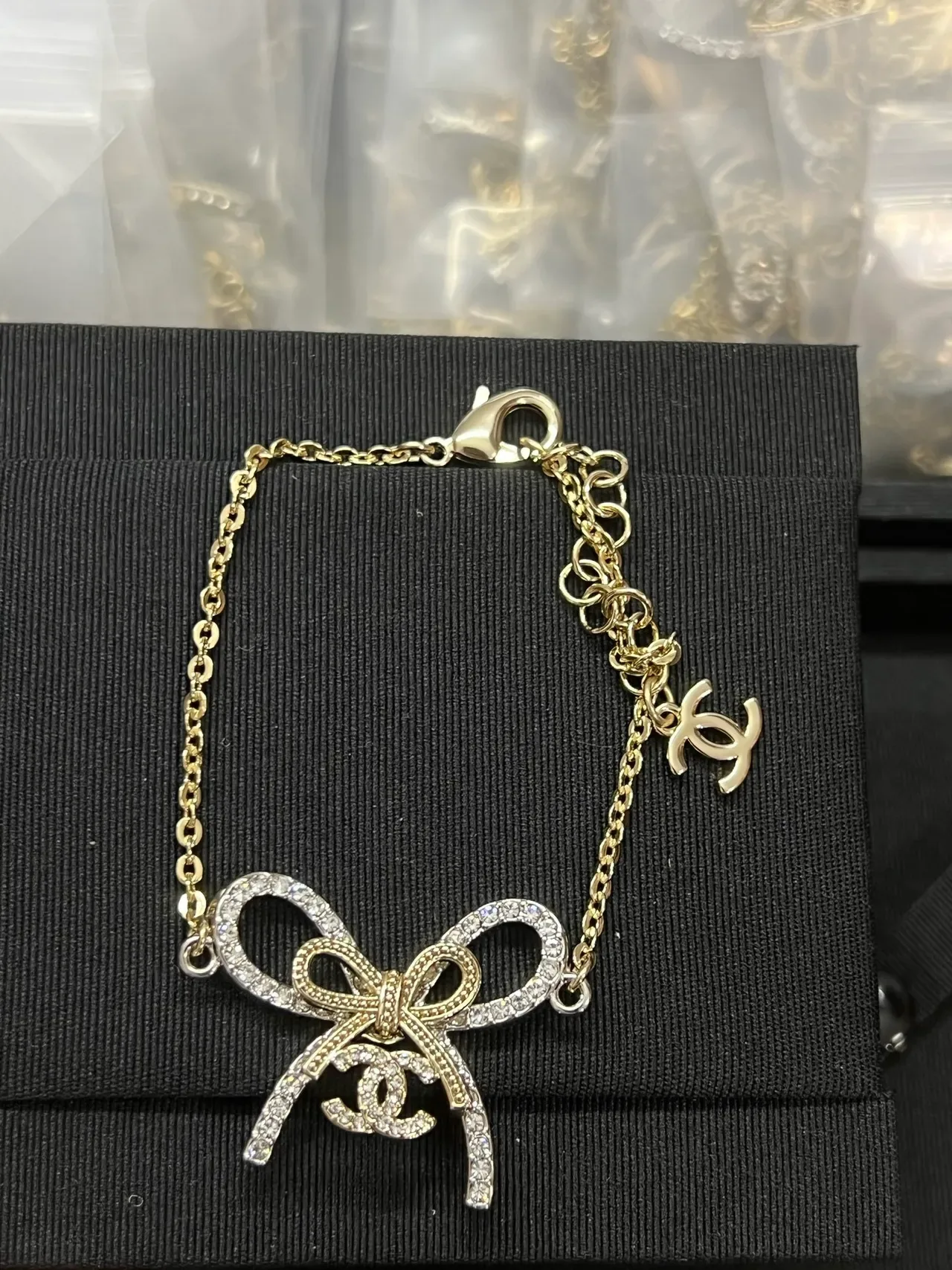 Chanel Laço Pingente de Cristal Pulseira de Corrente Dourada 4