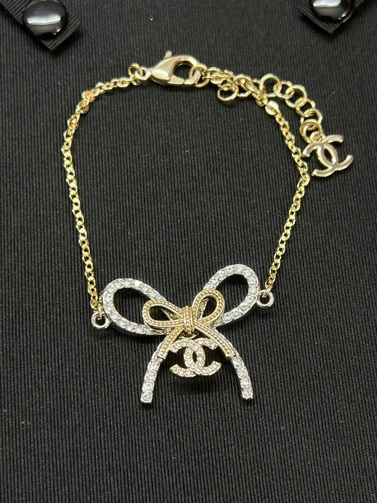 Chanel Laço Pingente de Cristal Pulseira de Corrente Dourada 5