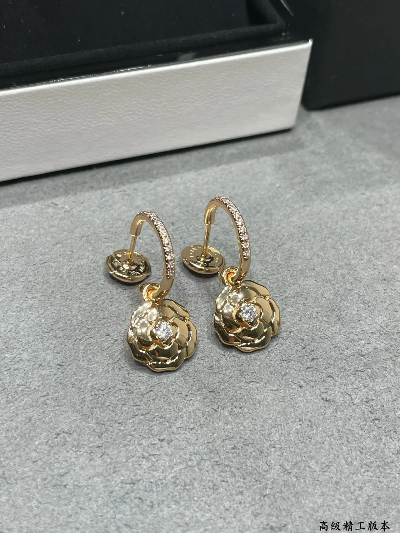 Chanel Camélia Gold Camellia-Shaped Earrings 7