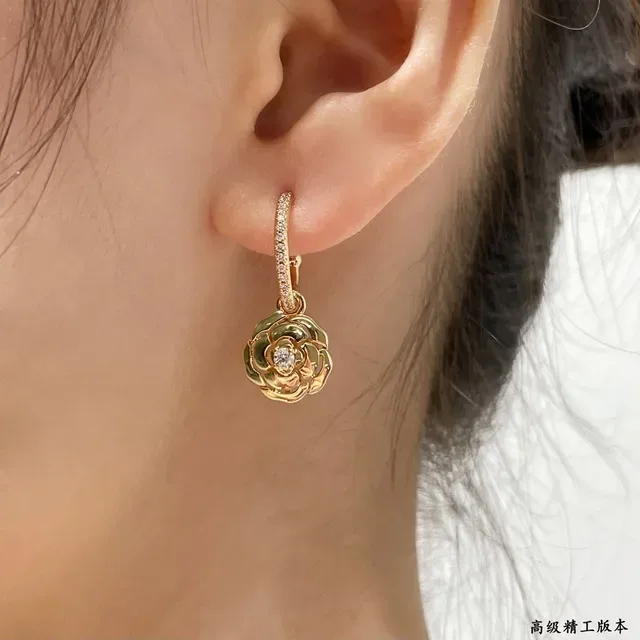 Chanel Camélia Gold Camellia-Shaped Earrings 9