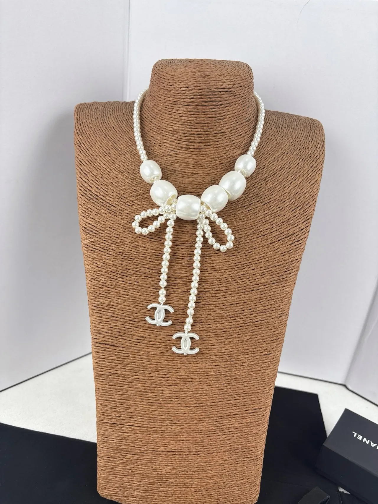 Chanel Camellia Bow Pearl Necklace 3