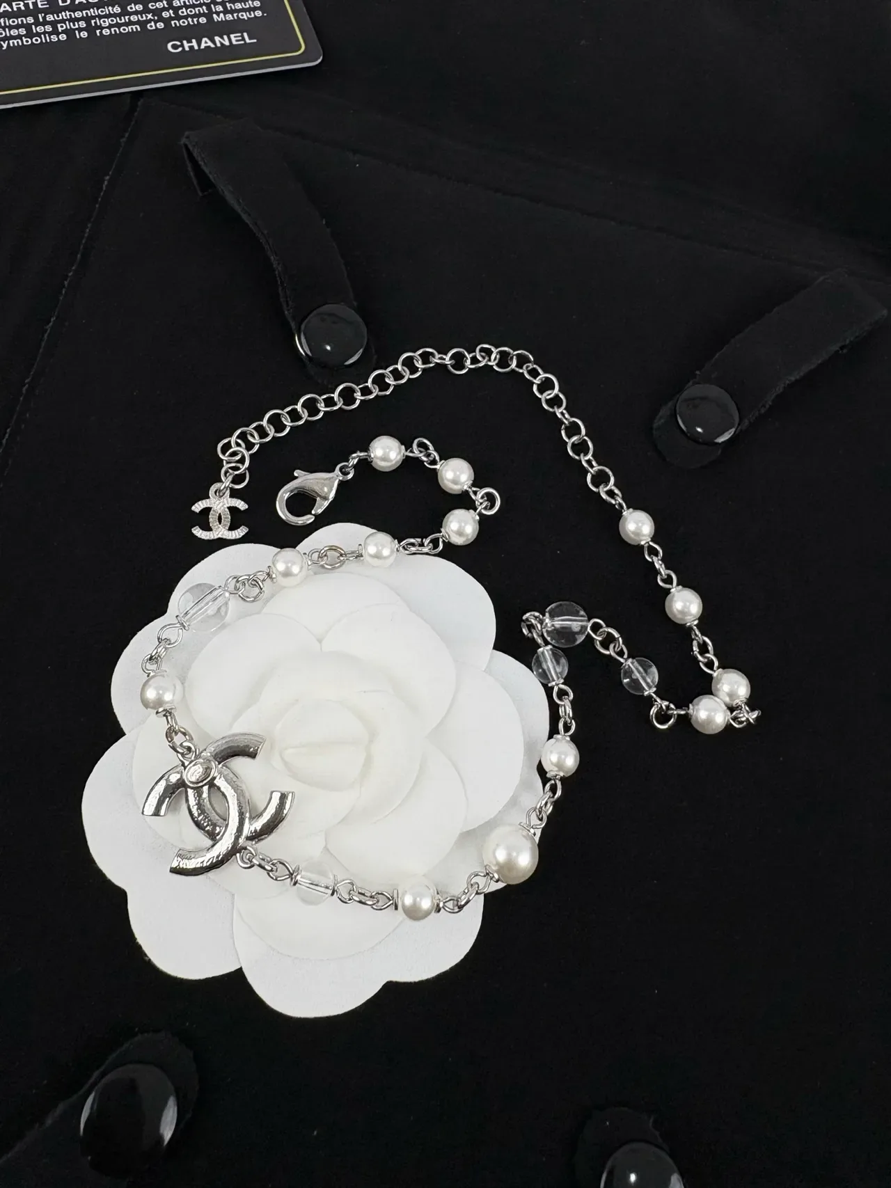 Chanel Camélia Collier Blanc Argent Perle et Cristal Chaîne de Perles Pavé CC Logo Charm 5