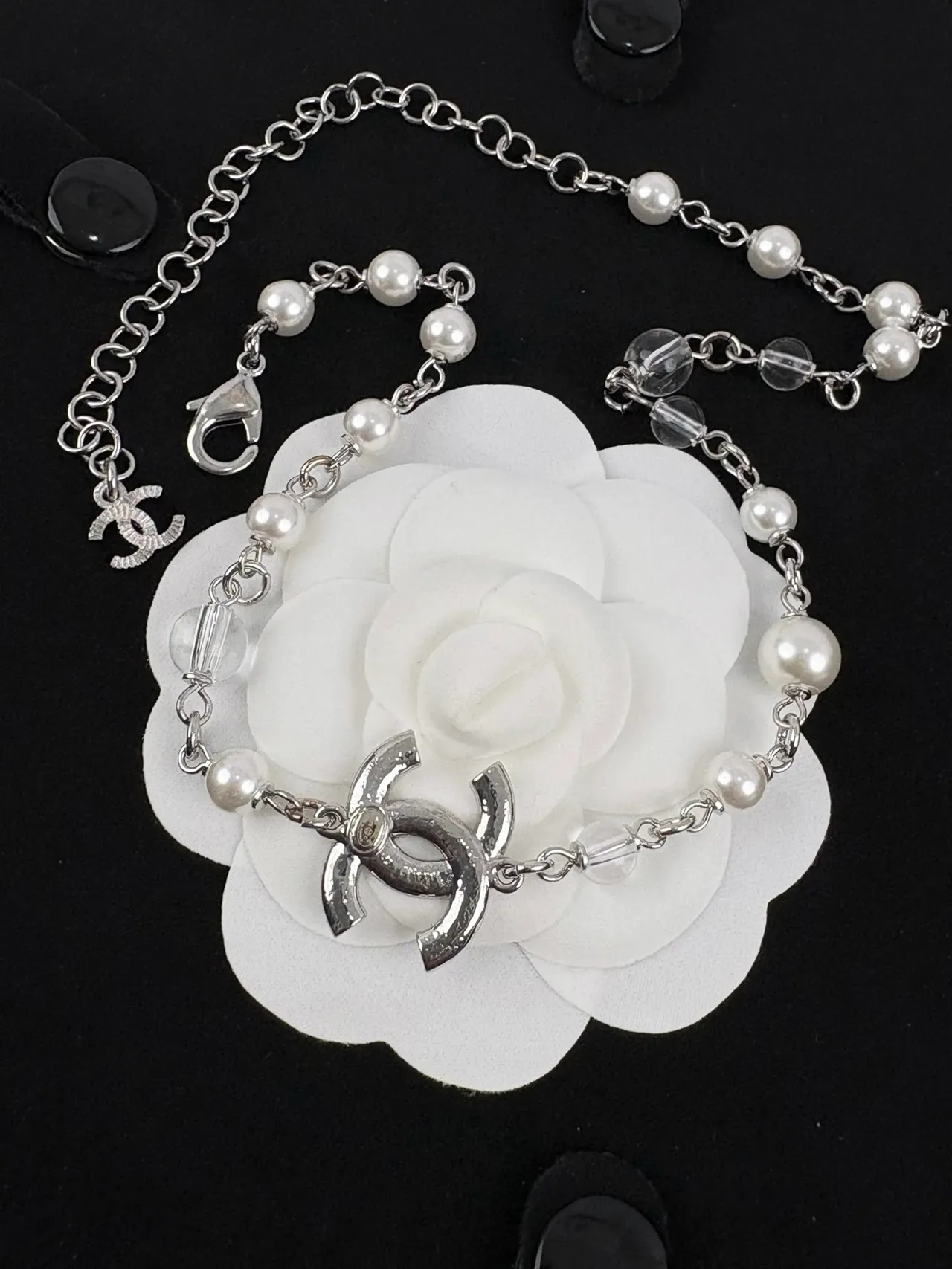 Chanel Camélia Collier Blanc Argent Perle et Cristal Chaîne de Perles Pavé CC Logo Charm 8