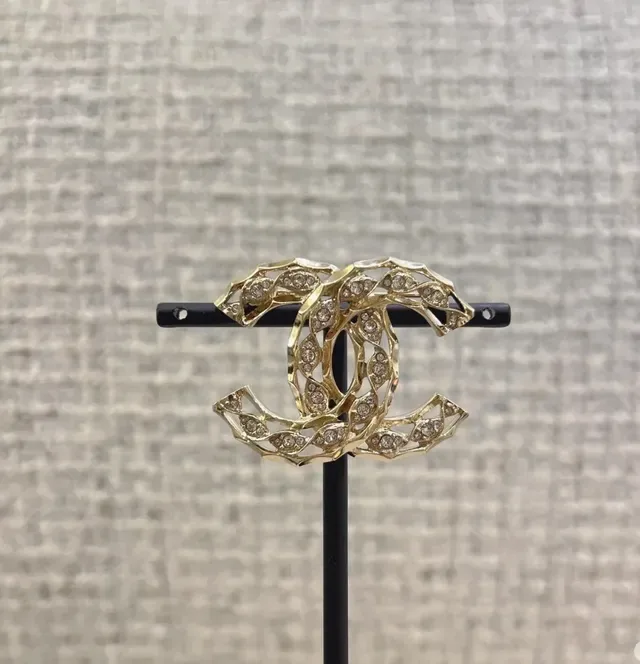 Chanel CC Broche Dourado Pavé Cristal Motivo Folha 2