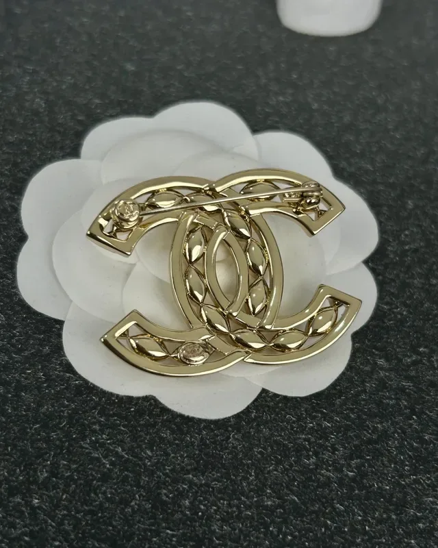 Chanel CC Broche Dourado Pavé Cristal Motivo Folha 8