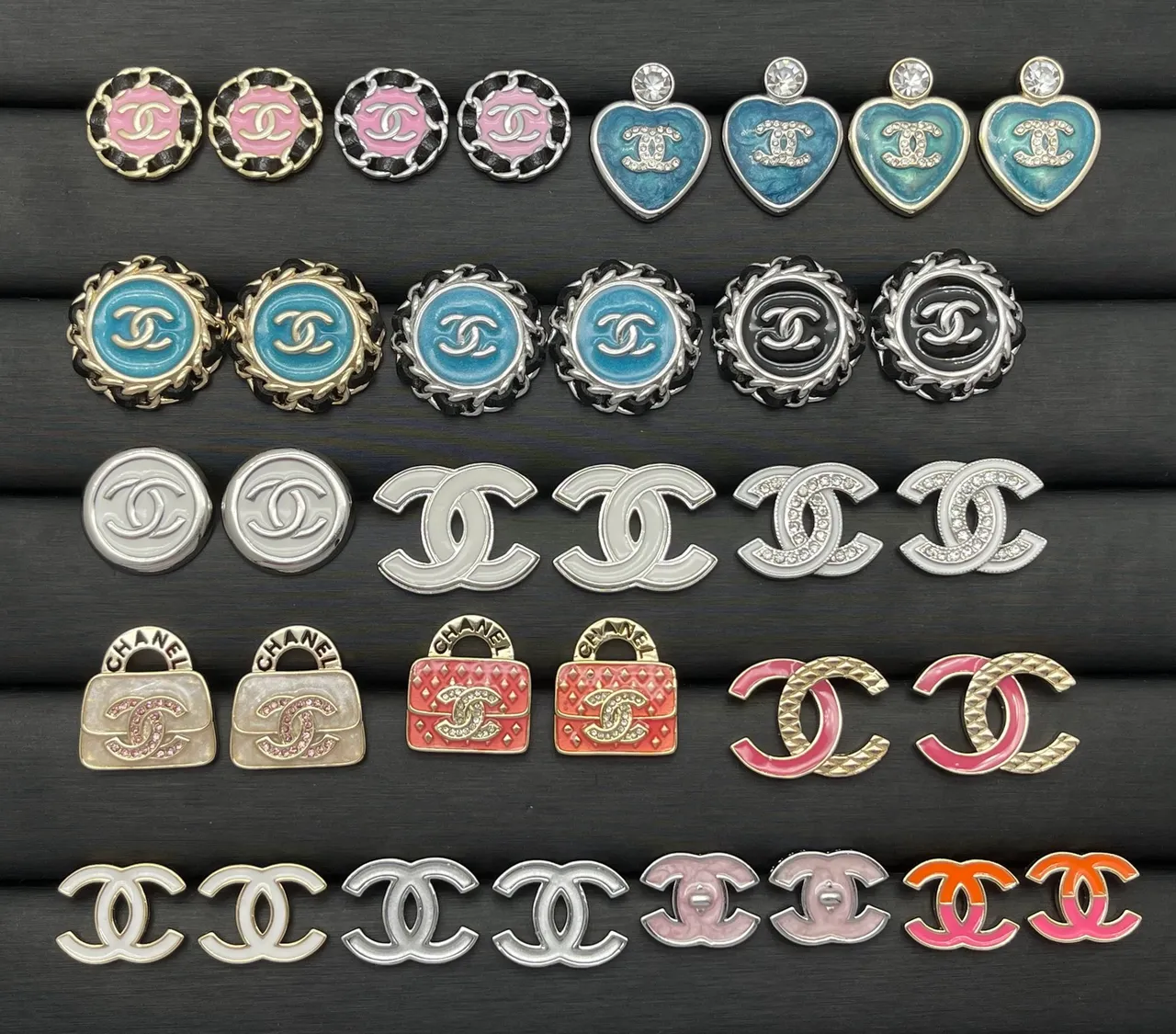 Chanel CC Logo Brooch Collection Broche Coleção Prata Dourado Cristal-Embellished Motivo Quilted Broche 3