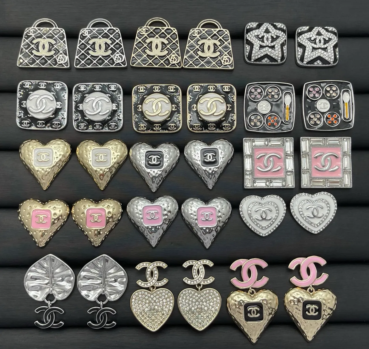Chanel CC Logo Brooch Collection Broche Coleção Prata Dourado Cristal-Embellished Motivo Quilted Broche 6