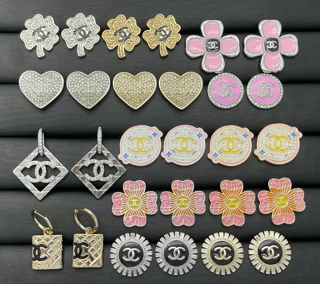 Chanel CC Logo Brooch Collection Broche Coleção Prata Dourado Cristal-Embellished Motivo Quilted Broche 7