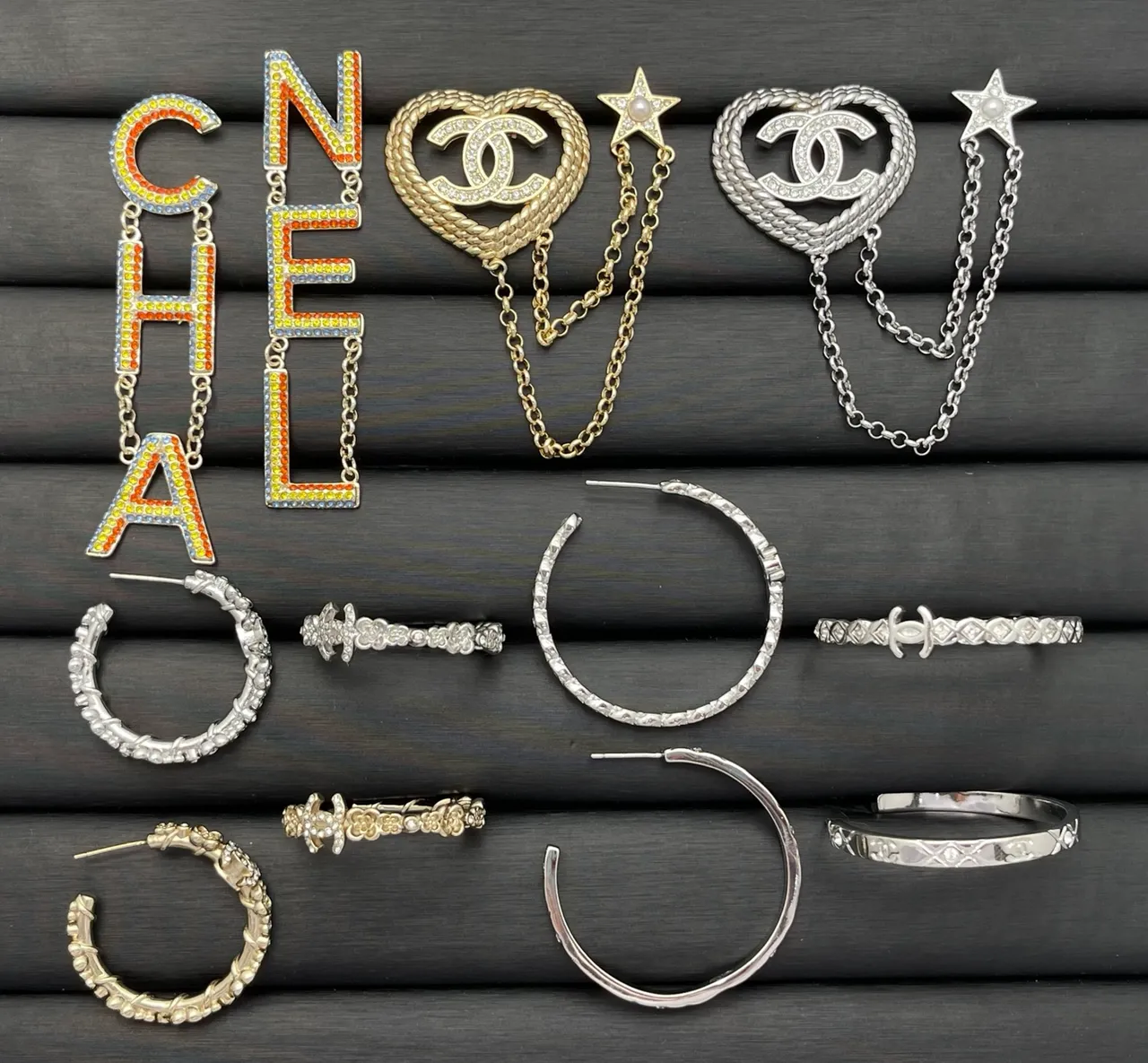 Chanel CC Logo Brooch Collection Broche Coleção Prata Dourado Cristal-Embellished Motivo Quilted Broche 8