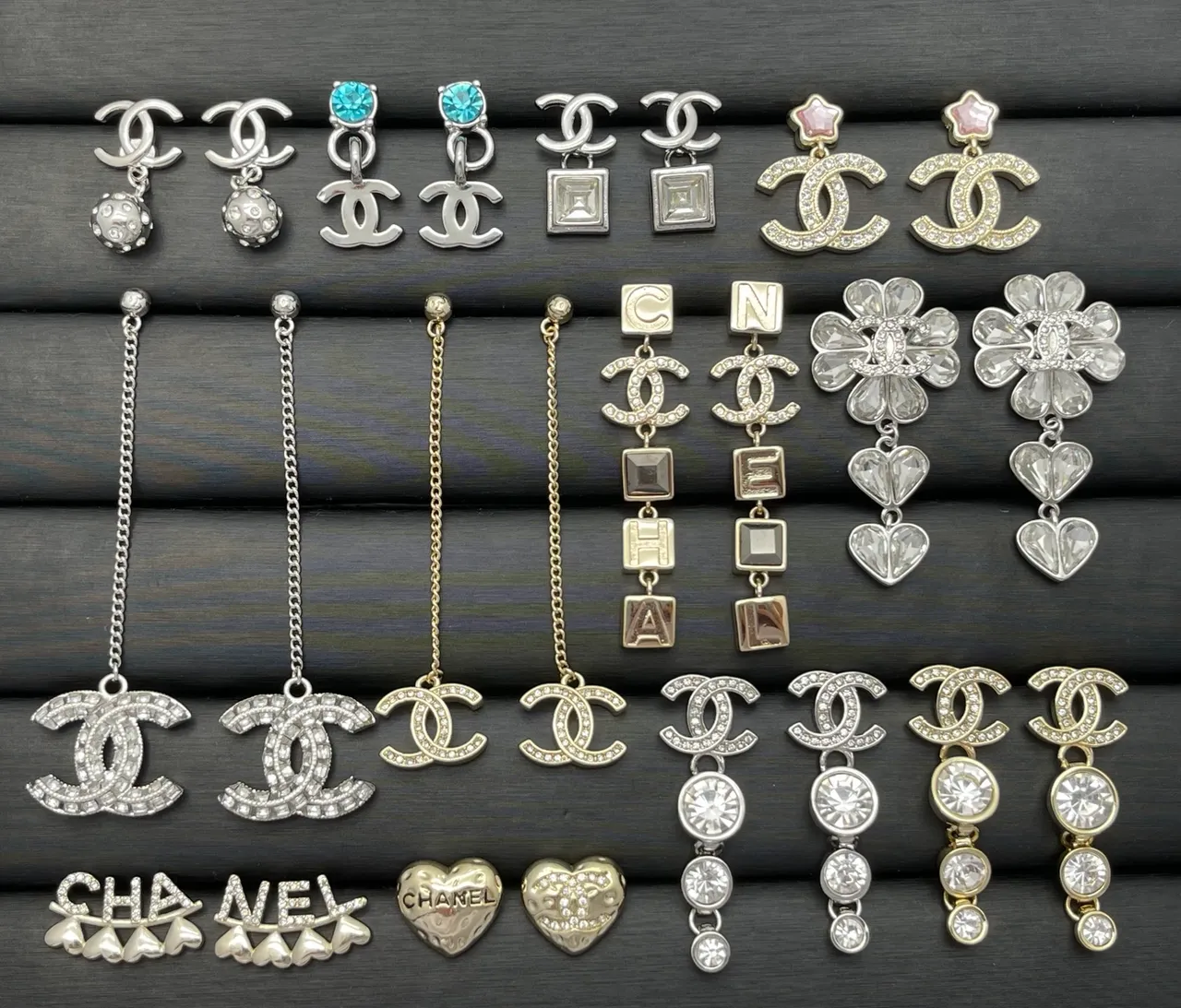 Chanel CC Logo Brooch Collection Broche Coleção Prata Dourado Cristal-Embellished Motivo Quilted Broche 10