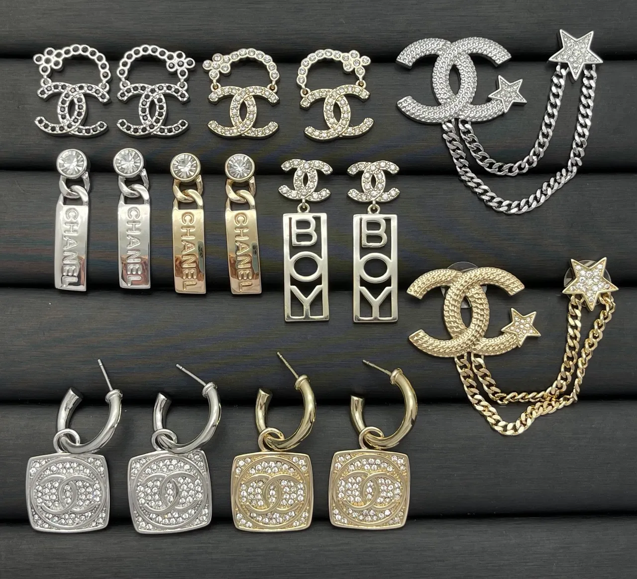 Chanel CC Logo Brooch Collection Broche Coleção Prata Dourado Cristal-Embellished Motivo Quilted Broche 12