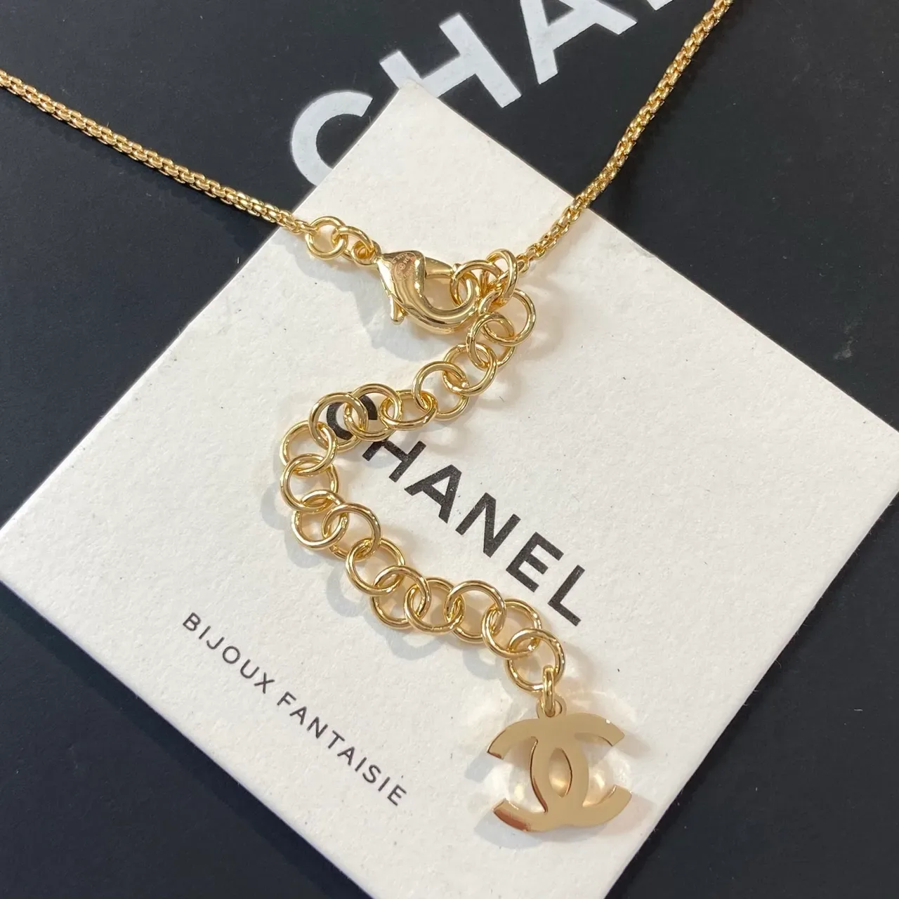 Colar Chanel CC Logo Pavé Cristal Dourado 2