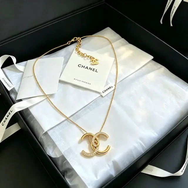 Colar Chanel CC Logo Pavé Cristal Dourado 4