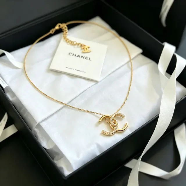 Colar Chanel CC Logo Pavé Cristal Dourado 5
