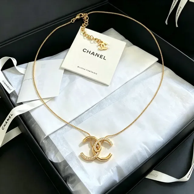 Colar Chanel CC Logo Pavé Cristal Dourado 6