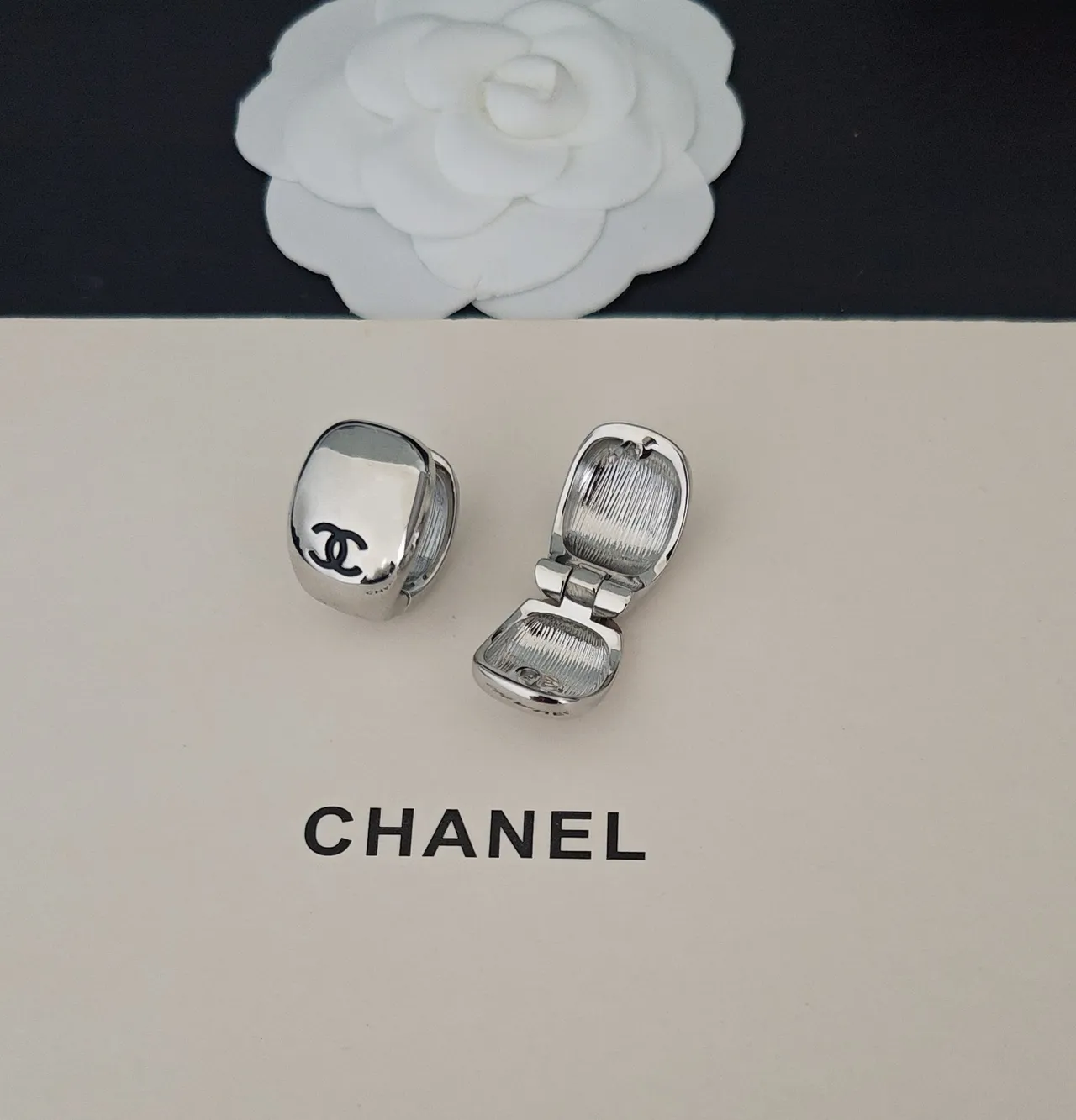 Chanel CC Logo Polished Silver Clip-On Earrings 4