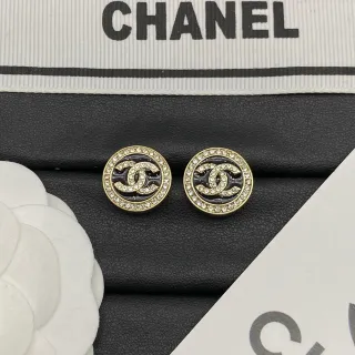 Chanel CC Logo स्टड काला सोना गोलाकार एनामेल कान की झाड़ियाँ