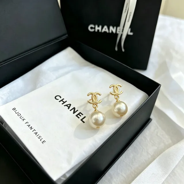 Chanel CC Pearl Drop Earrings 5