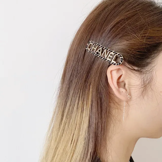 Chanel Chaîne Cuir Logo Broche Clip de Cheveux 2