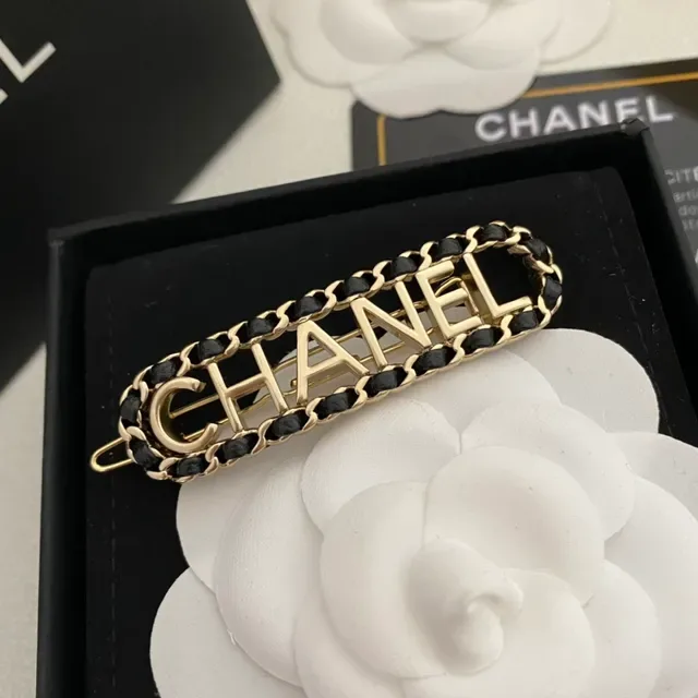 Chanel Chaîne Cuir Logo Broche Clip de Cheveux 4