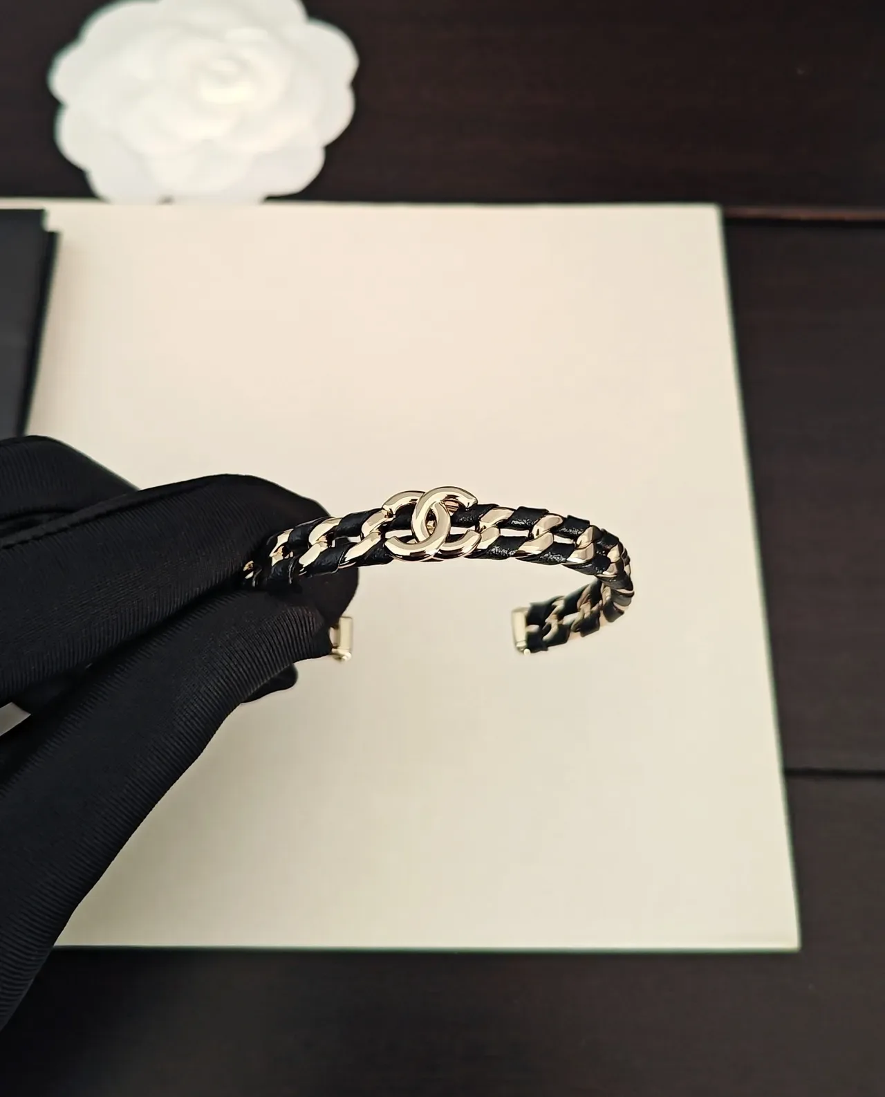 Chanel Bracelet Chaîne Noire Or Enlacements Cuir 3