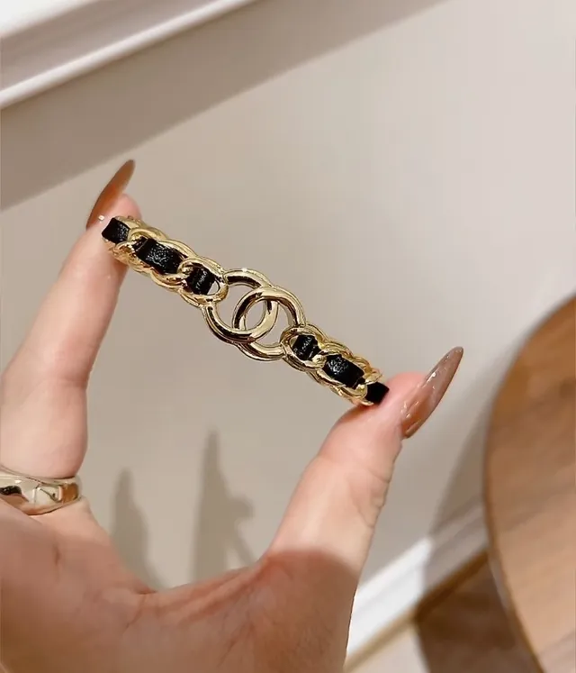 Chanel Pulseira Clássica de Corrente Dourada e Couro Preto 6