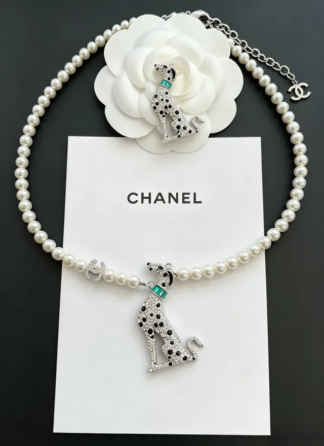Chanel collier cristal et perle de chien dalmatien 3