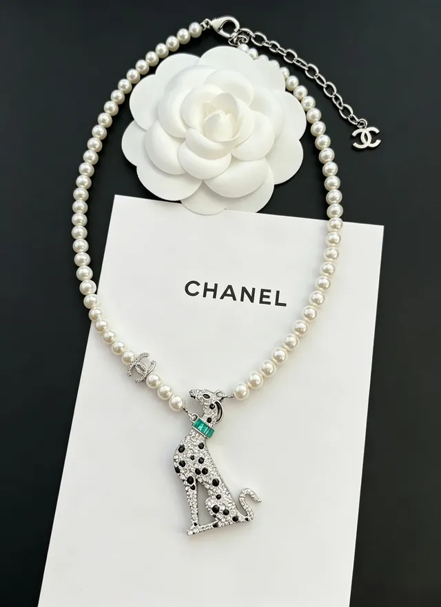 Chanel collier cristal et perle de chien dalmatien 6