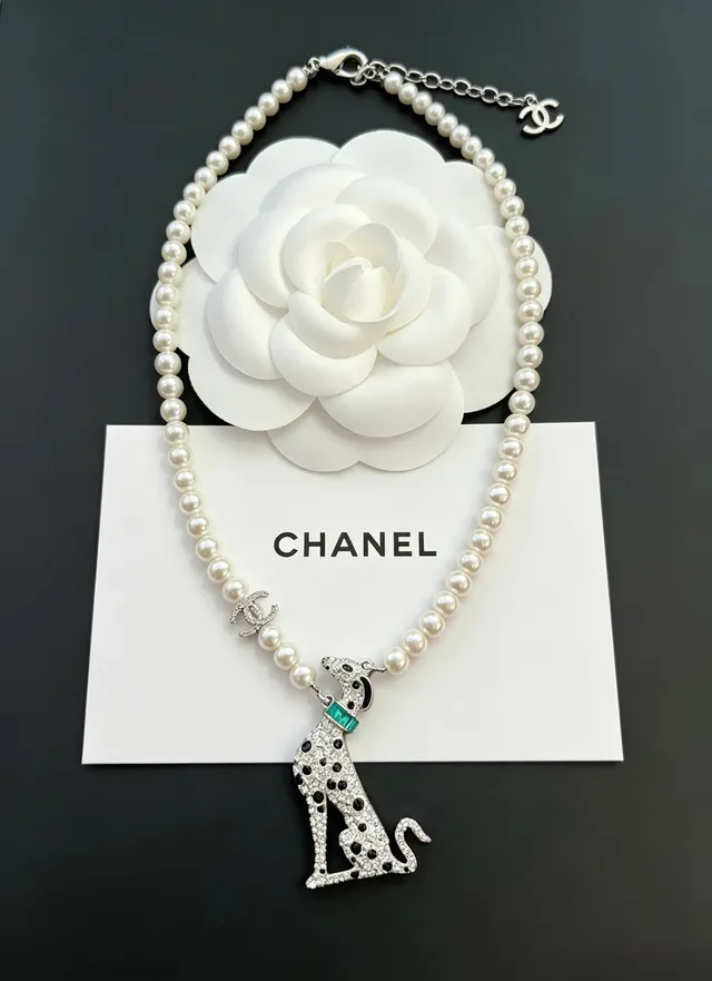 Chanel collier cristal et perle de chien dalmatien 7