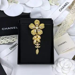 Chanel ফুলের ব্রোচ সোনালি সাদা টেক্সচারড ব্রোচ