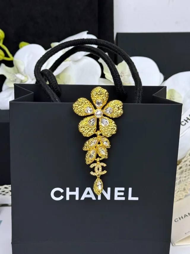 Chanel Broche Floral Dourado Branco Texturado 2