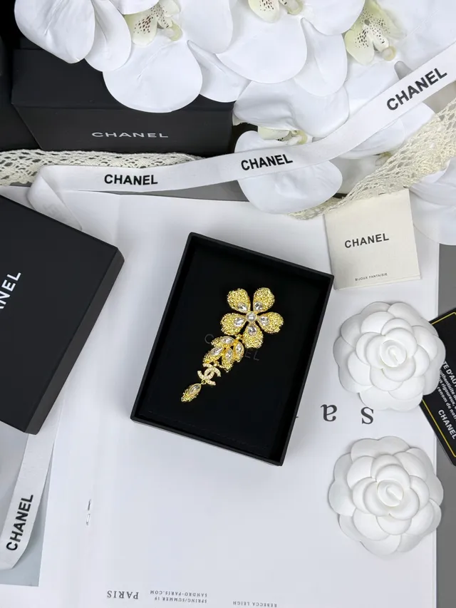 Chanel Broche Floral Dourado Branco Texturado 3