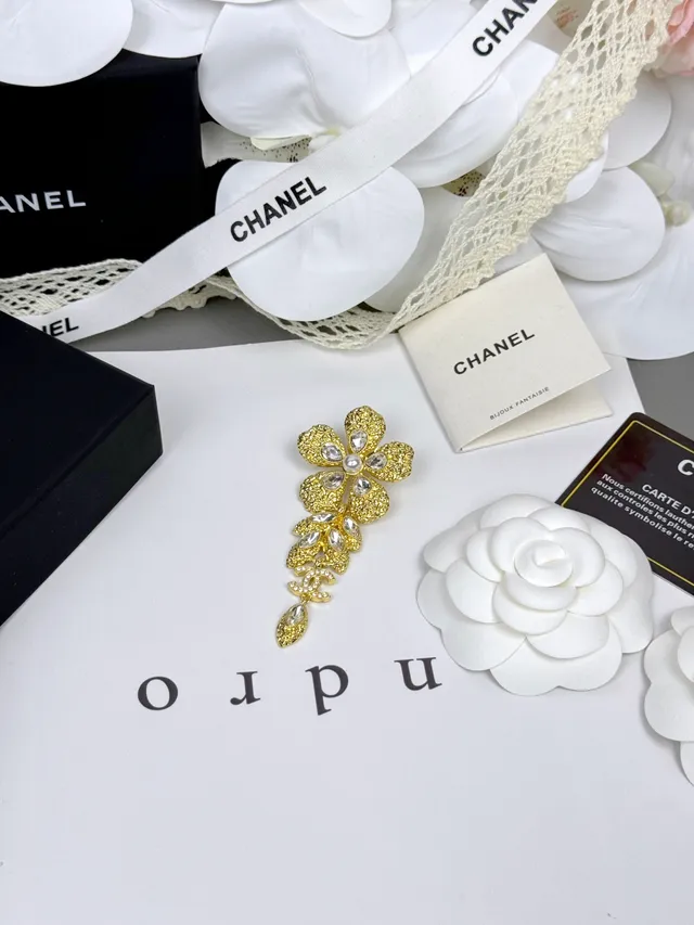 Chanel Broche Floral Dourado Branco Texturado 4