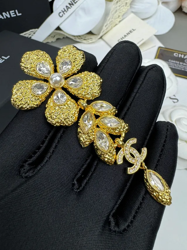 Chanel Broche Floral Dourado Branco Texturado 6
