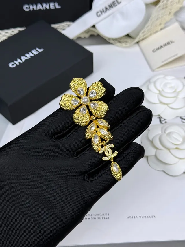 Chanel Broche Floral Dourado Branco Texturado 7