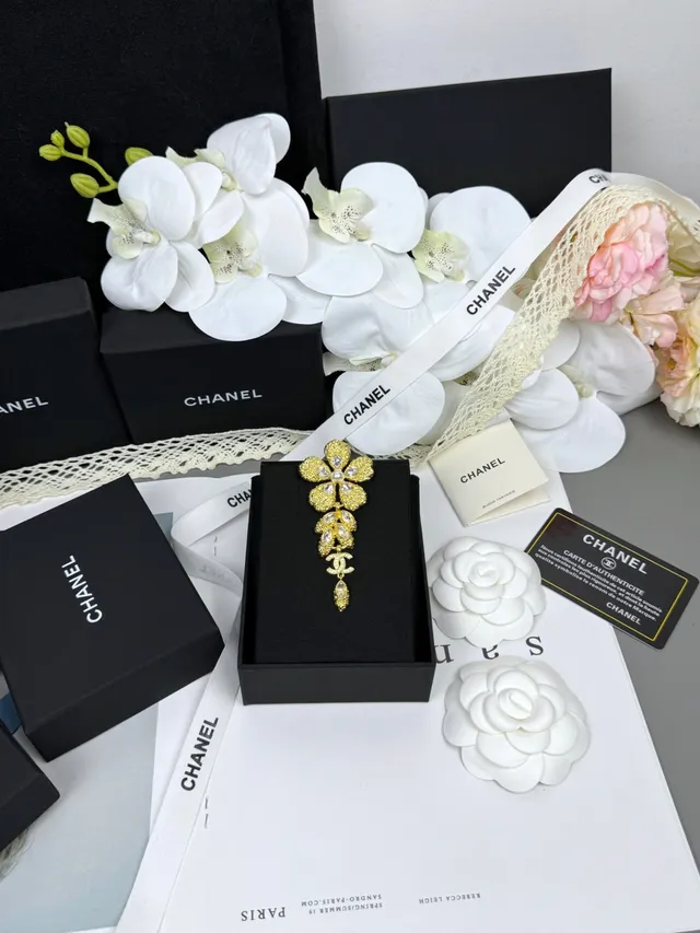 Chanel Broche Floral Dourado Branco Texturado 8