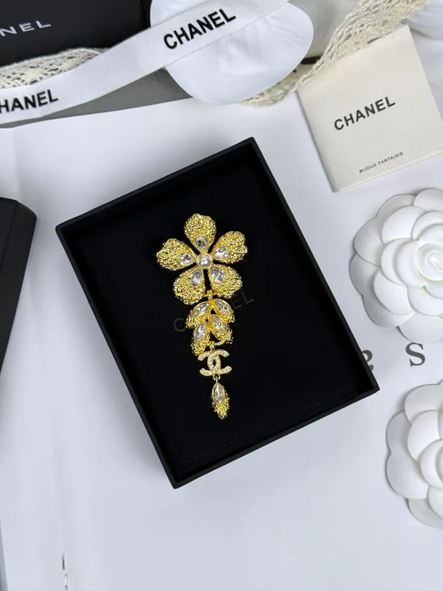 Chanel Broche Floral Dourado Branco Texturado 9
