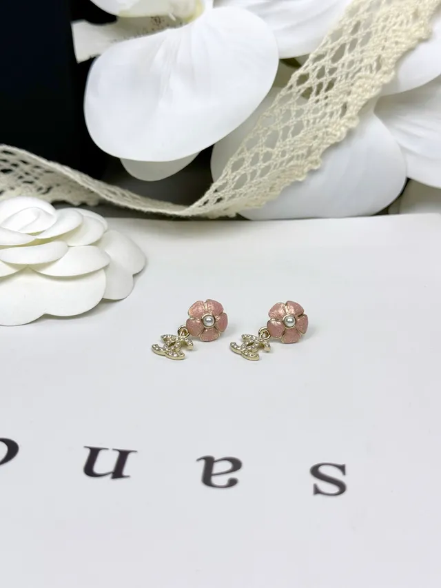 Chanel Perles Florales et Cristal CC Logo Boucles d'oreilles pendantes 3