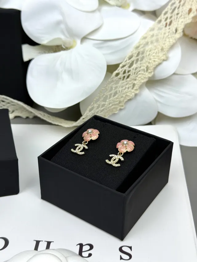 Chanel Perles Florales et Cristal CC Logo Boucles d'oreilles pendantes 4