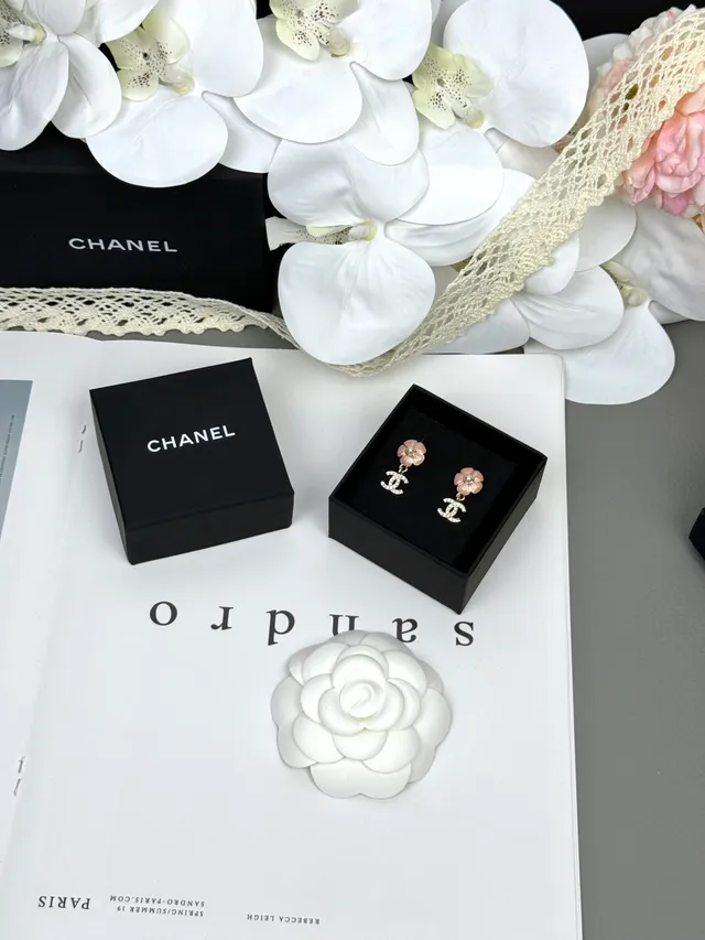 Chanel Perles Florales et Cristal CC Logo Boucles d'oreilles pendantes 5
