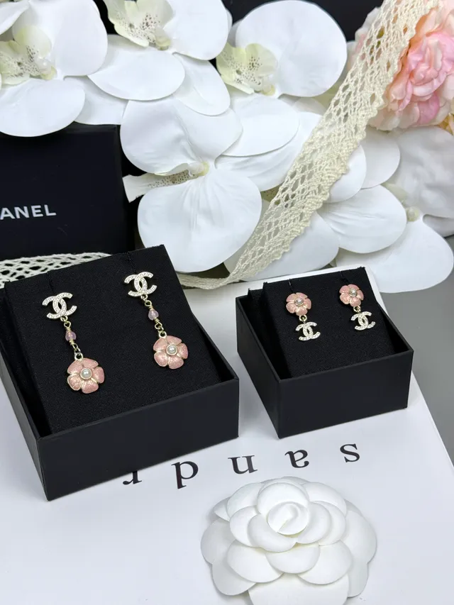 Chanel Perles Florales et Cristal CC Logo Boucles d'oreilles pendantes 6