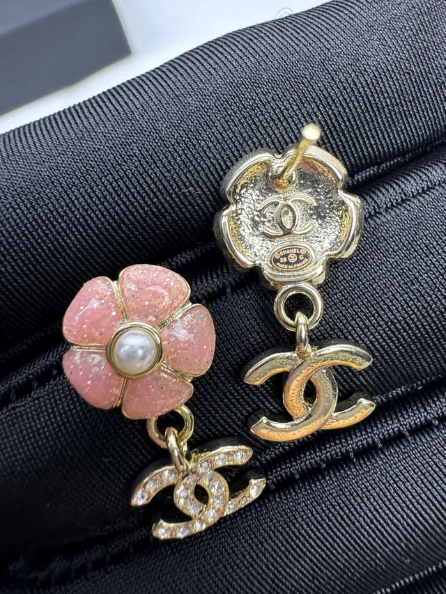 Chanel Perles Florales et Cristal CC Logo Boucles d'oreilles pendantes 7