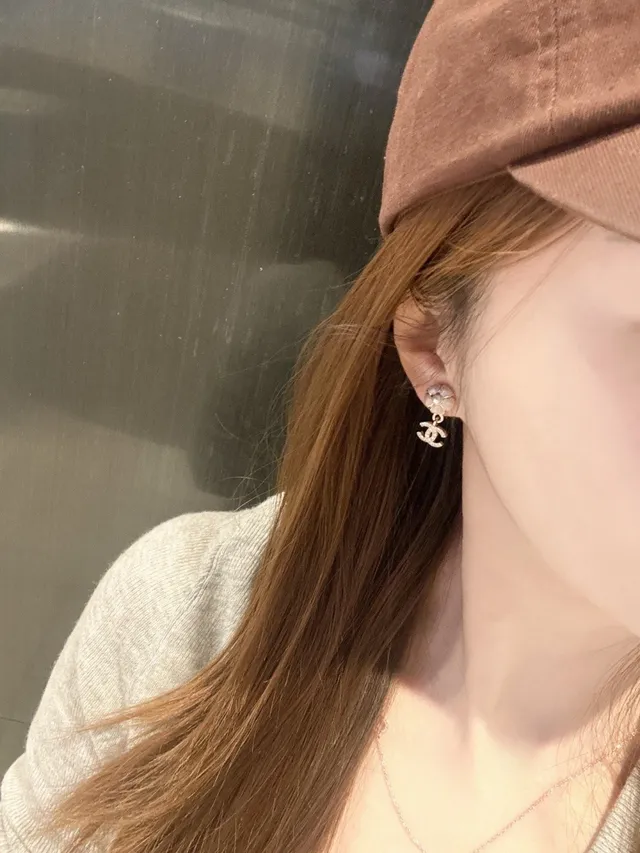 Chanel Perles Florales et Cristal CC Logo Boucles d'oreilles pendantes 8